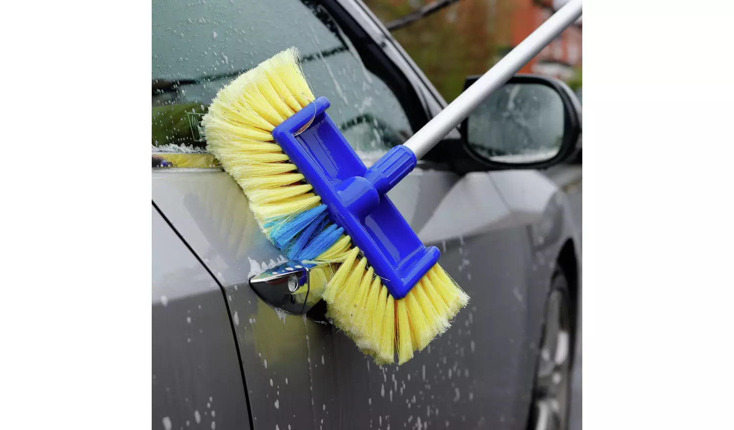 Streetwize Blaster Brush With Pressurised Jet Spray