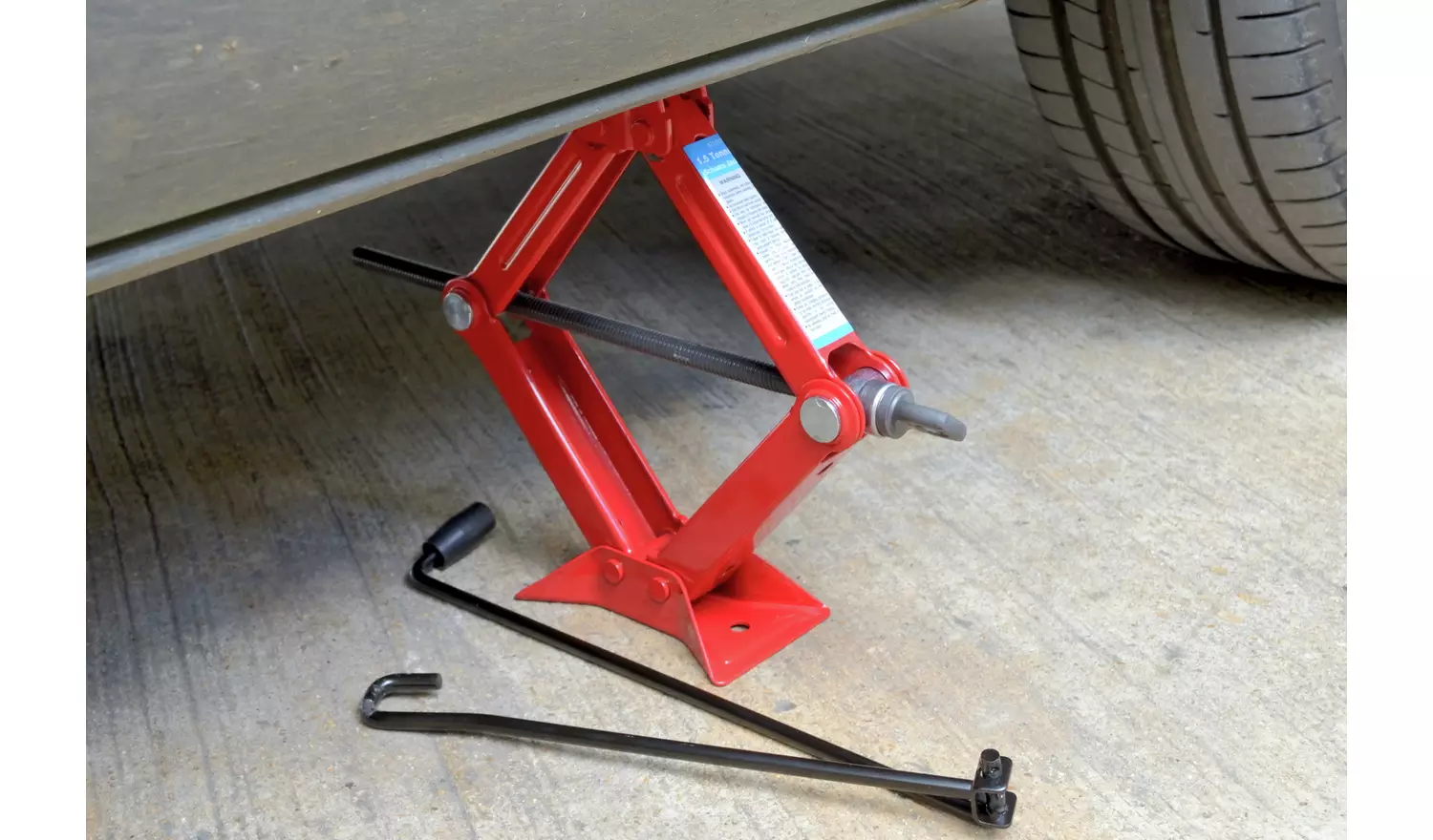 Hilka 1.5 Tonne Scissor Jack