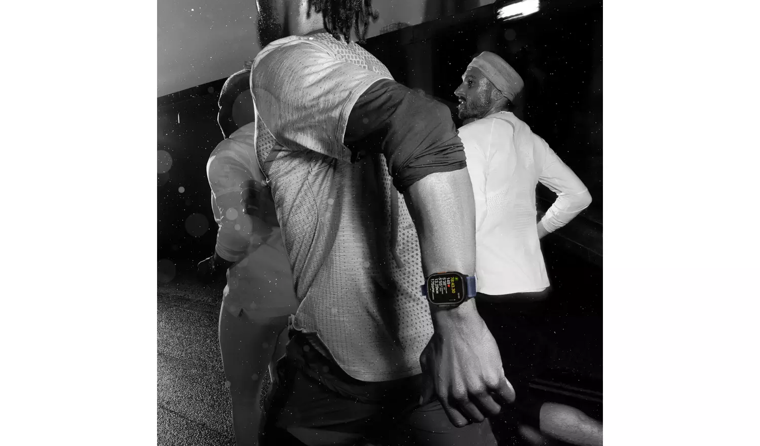 Apple Watch Ultra 2 2024 49mm Black Titanium Milanese Loop L