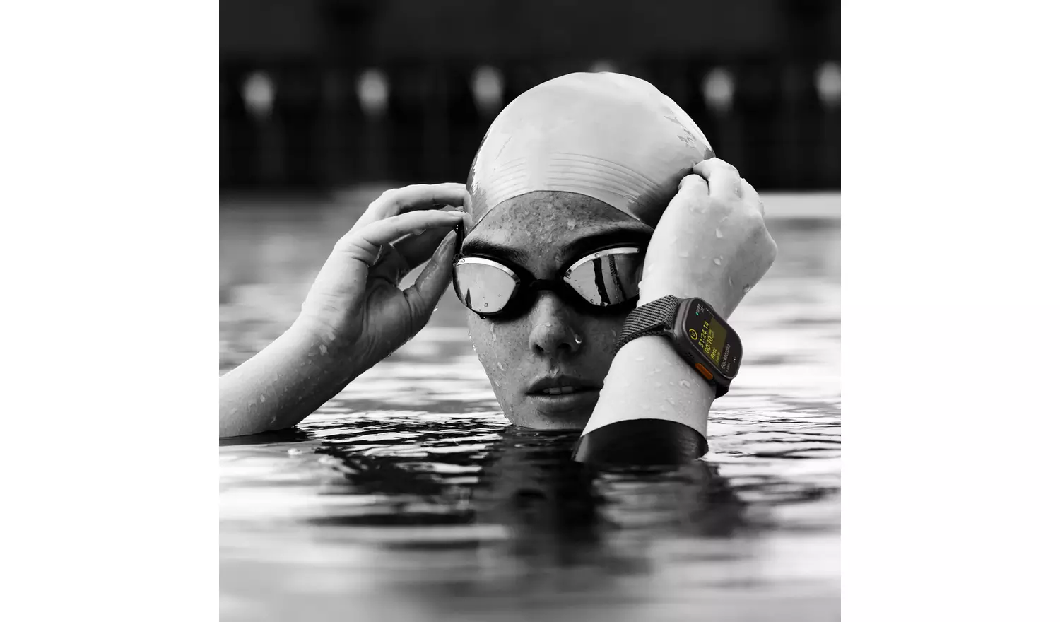 Apple Watch Ultra 2 2024 49mm Black Titanium Milanese Loop M