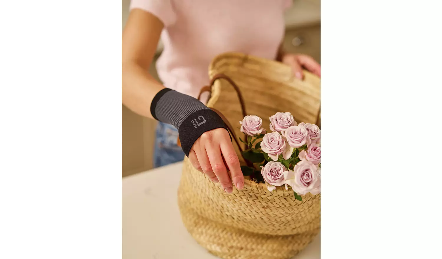 Neo G Airflow Wrist & Thumb Support - Small