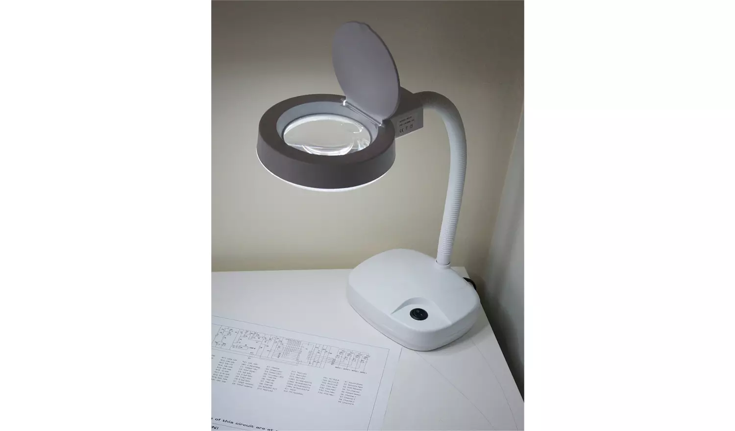 Aidapt Reading Lamp with Magnifier