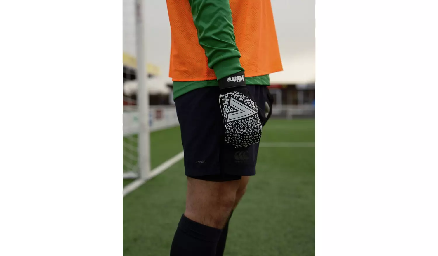 Mitre Magnetite Adult Goalkeeper Glove - Size 9