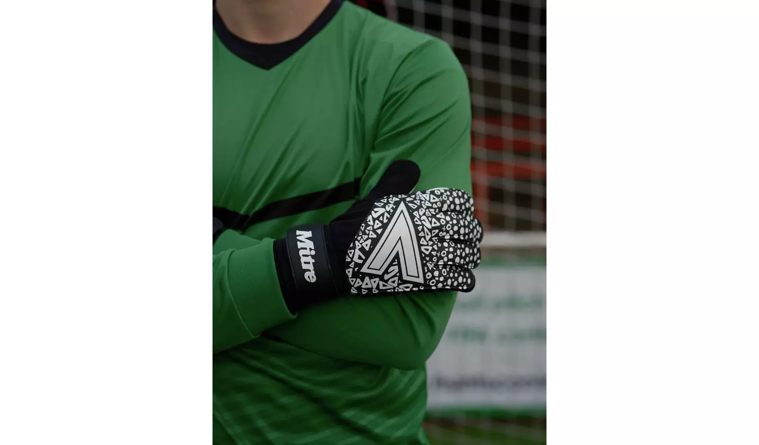 Mitre Magnetite Adult Goalkeeper Glove - Size 9