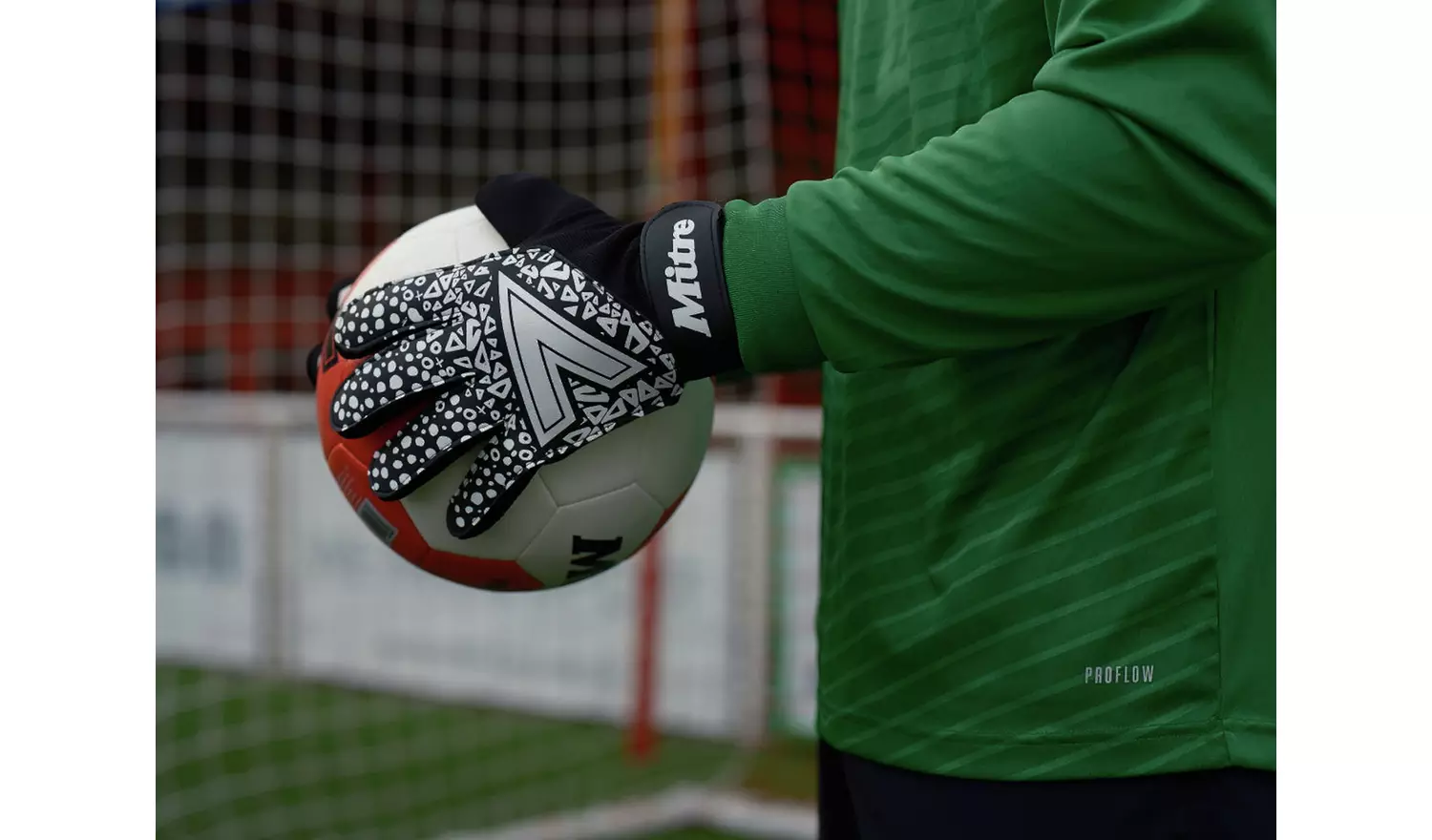 Mitre Magnetite Adult Goalkeeper Glove - Size 9