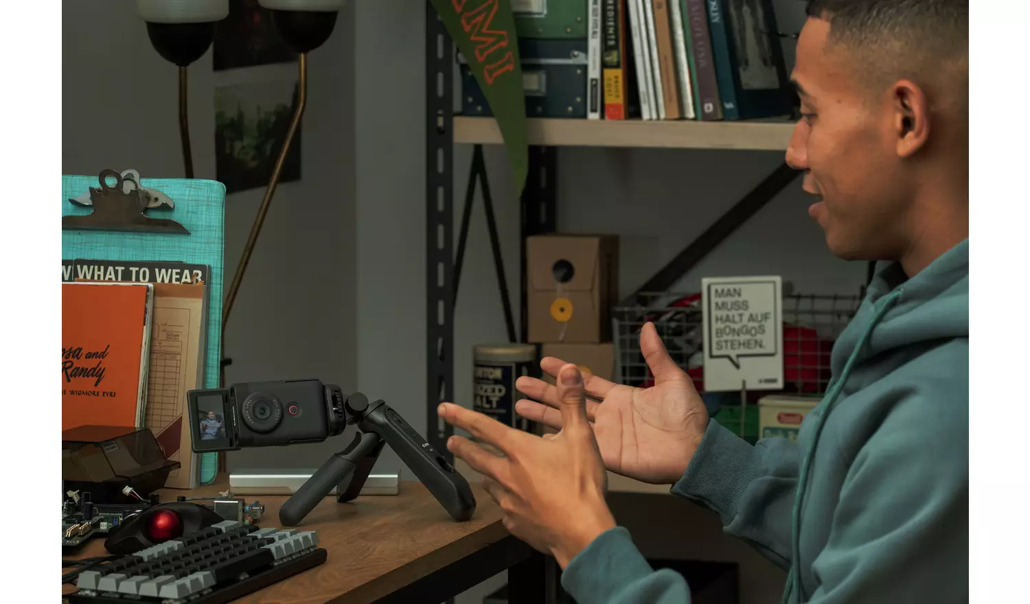 Canon PowerShot V10 4K Mini Vlogging Video Camera Kit