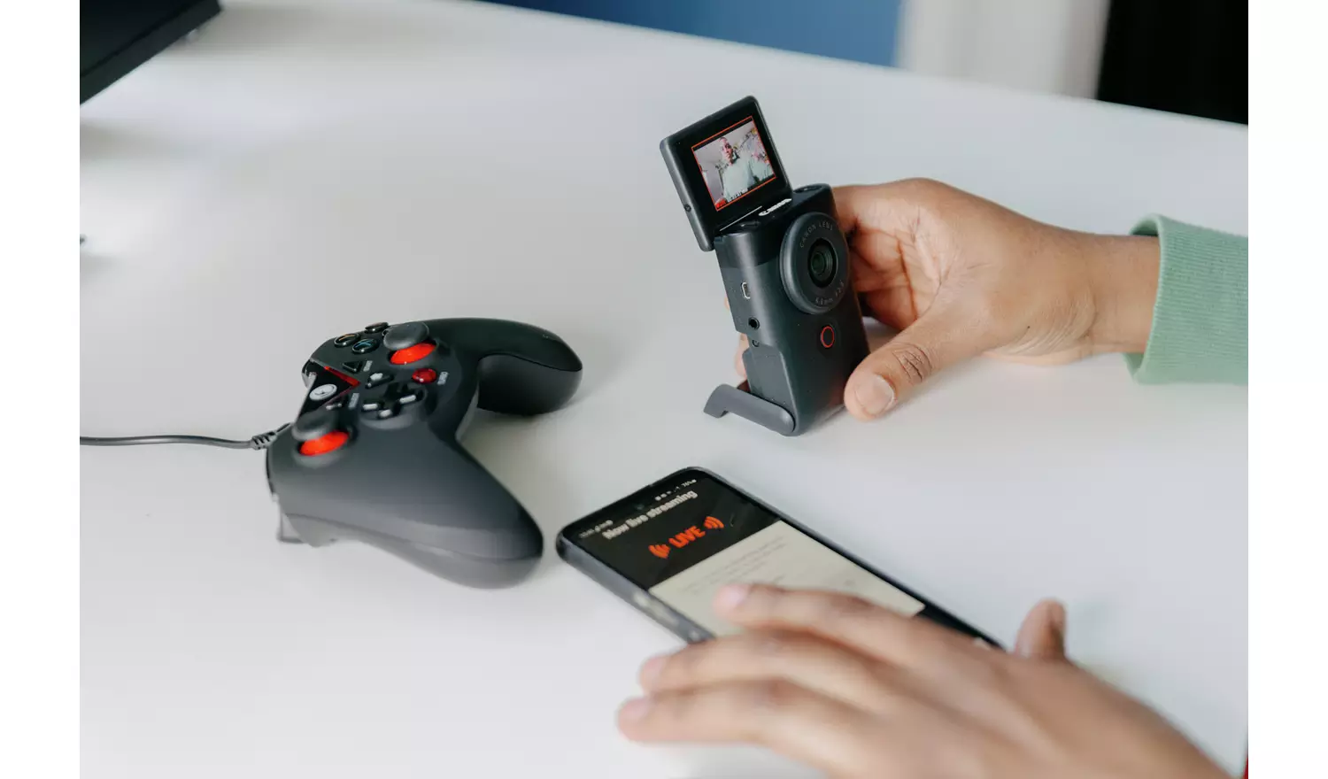 Canon PowerShot V10 4K Mini Vlogging Video Camera Kit