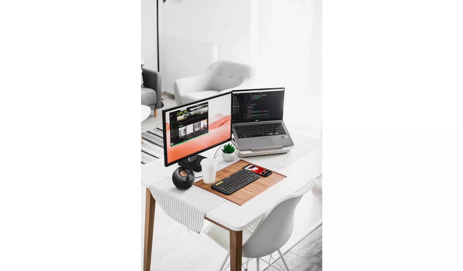 Creative Pebble v1 Modern 2.0 USB Desktop Speakers