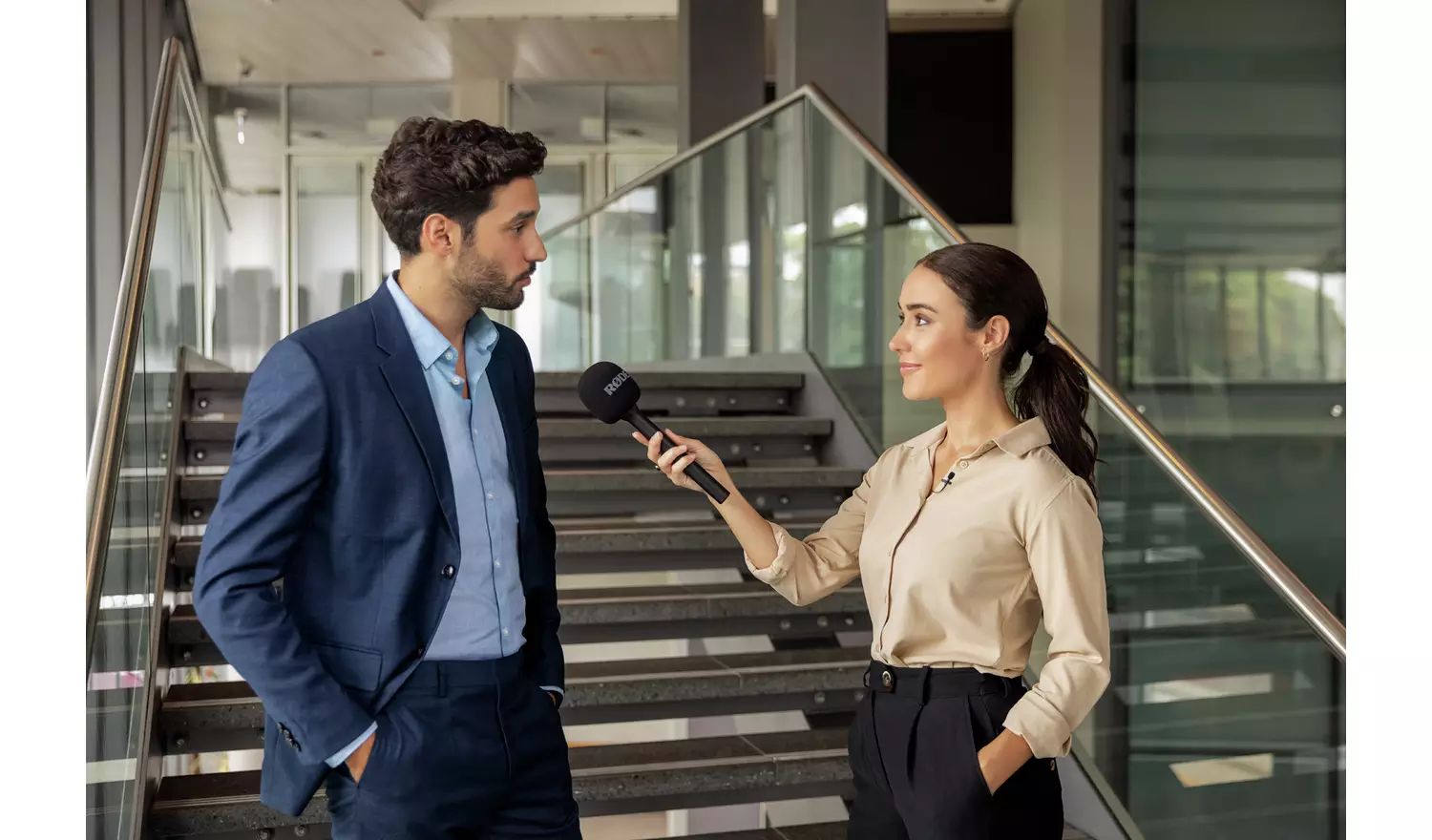 Rode Interview GO Handheld Adaptor - Black