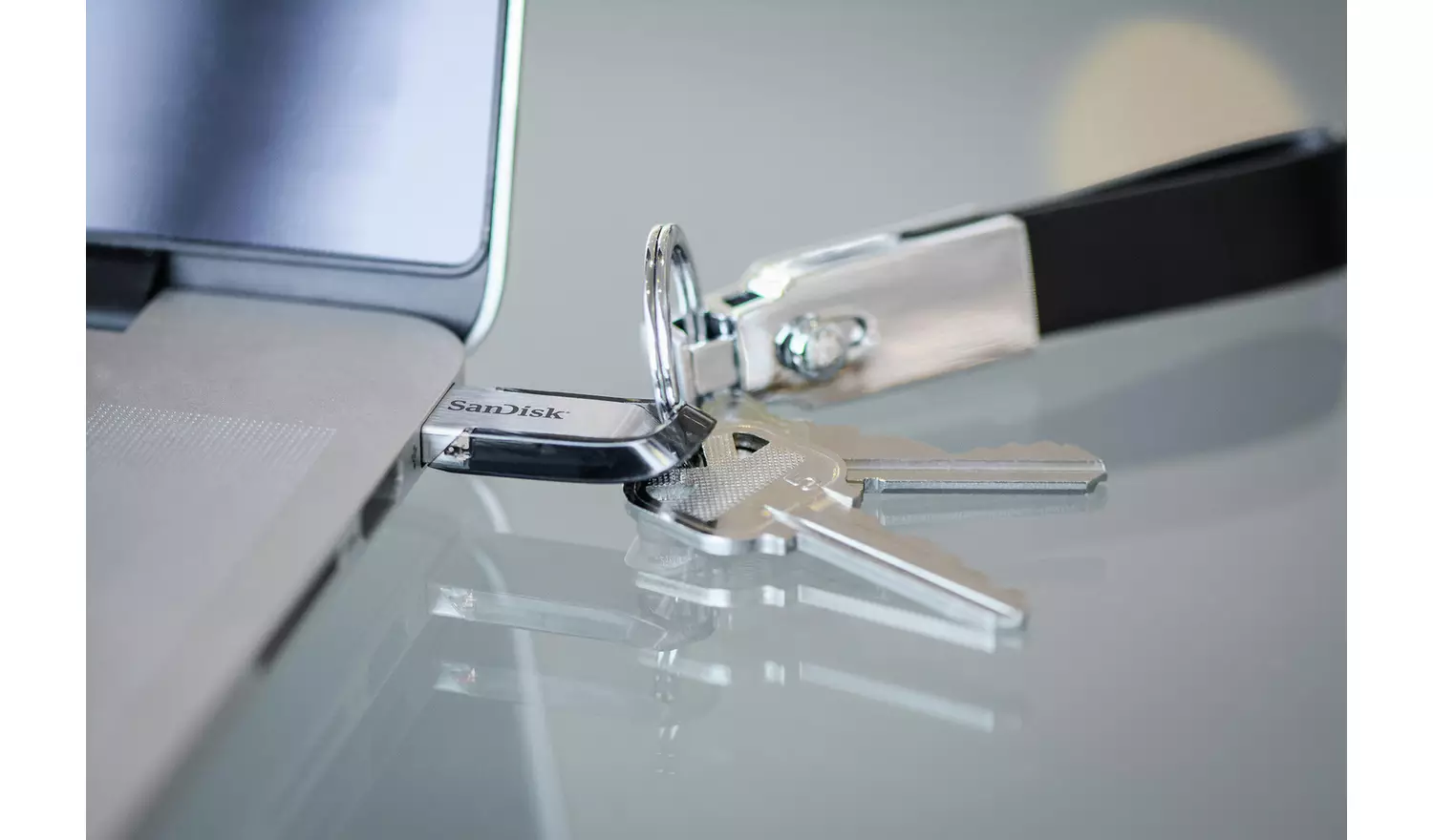 SanDisk Ultra Flair 150MB/s USB 3.0 Flash Drive - 64GB