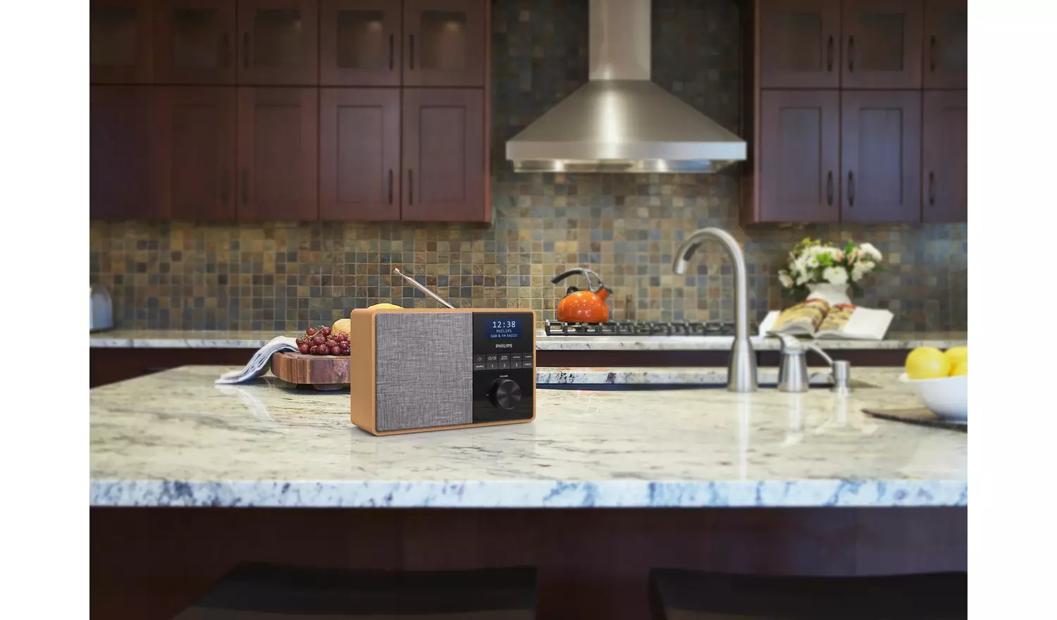 Philips TAR5505/10 Portable Digital Home Radio