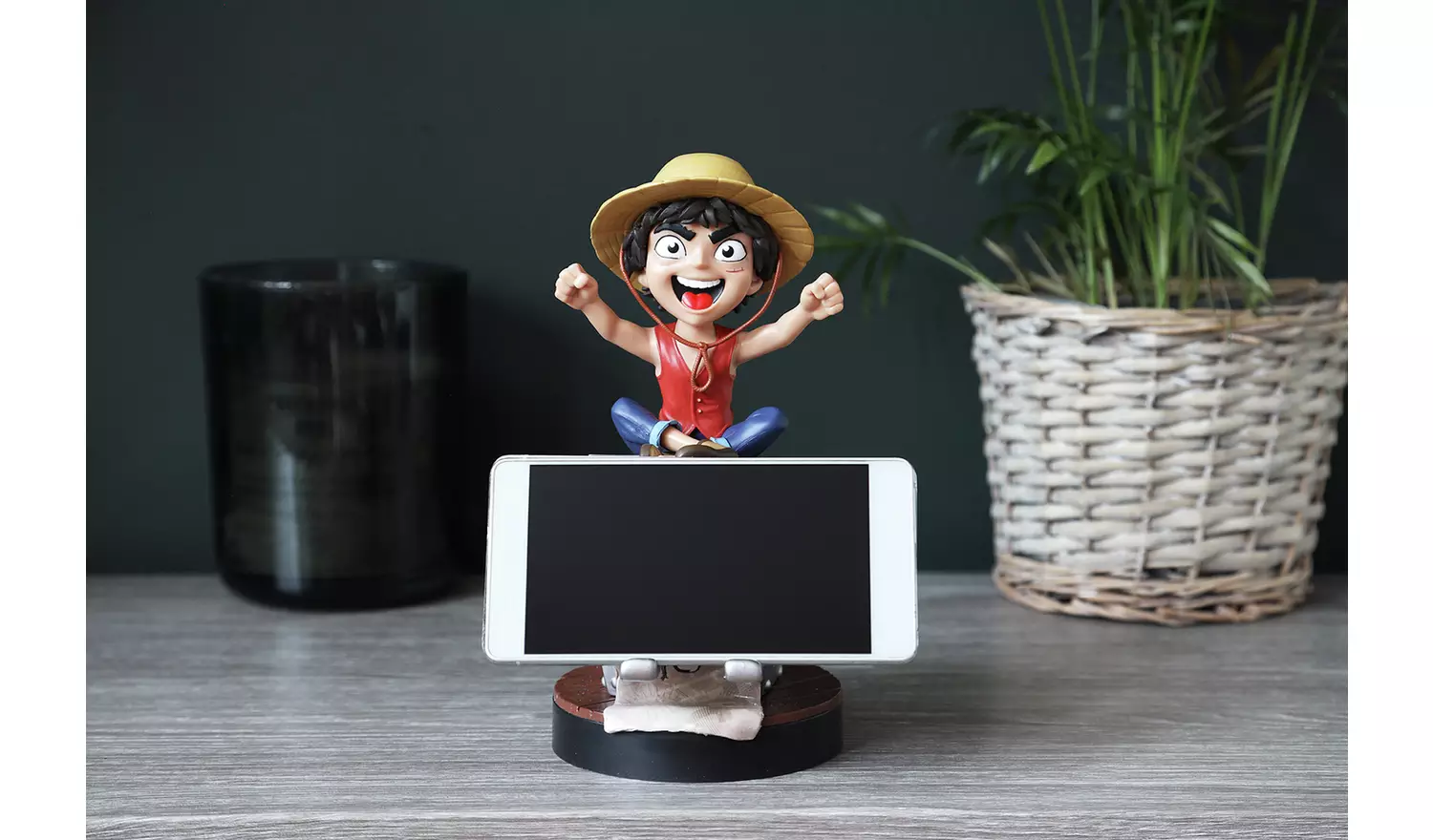 Cable Guys Phone & Controller Holder - Netflix: Luffy