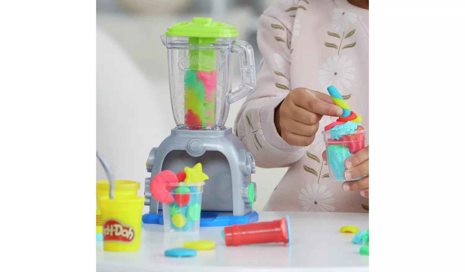 Play-Doh Swirlin' Smoothies Blender with 5 Tubs Playset