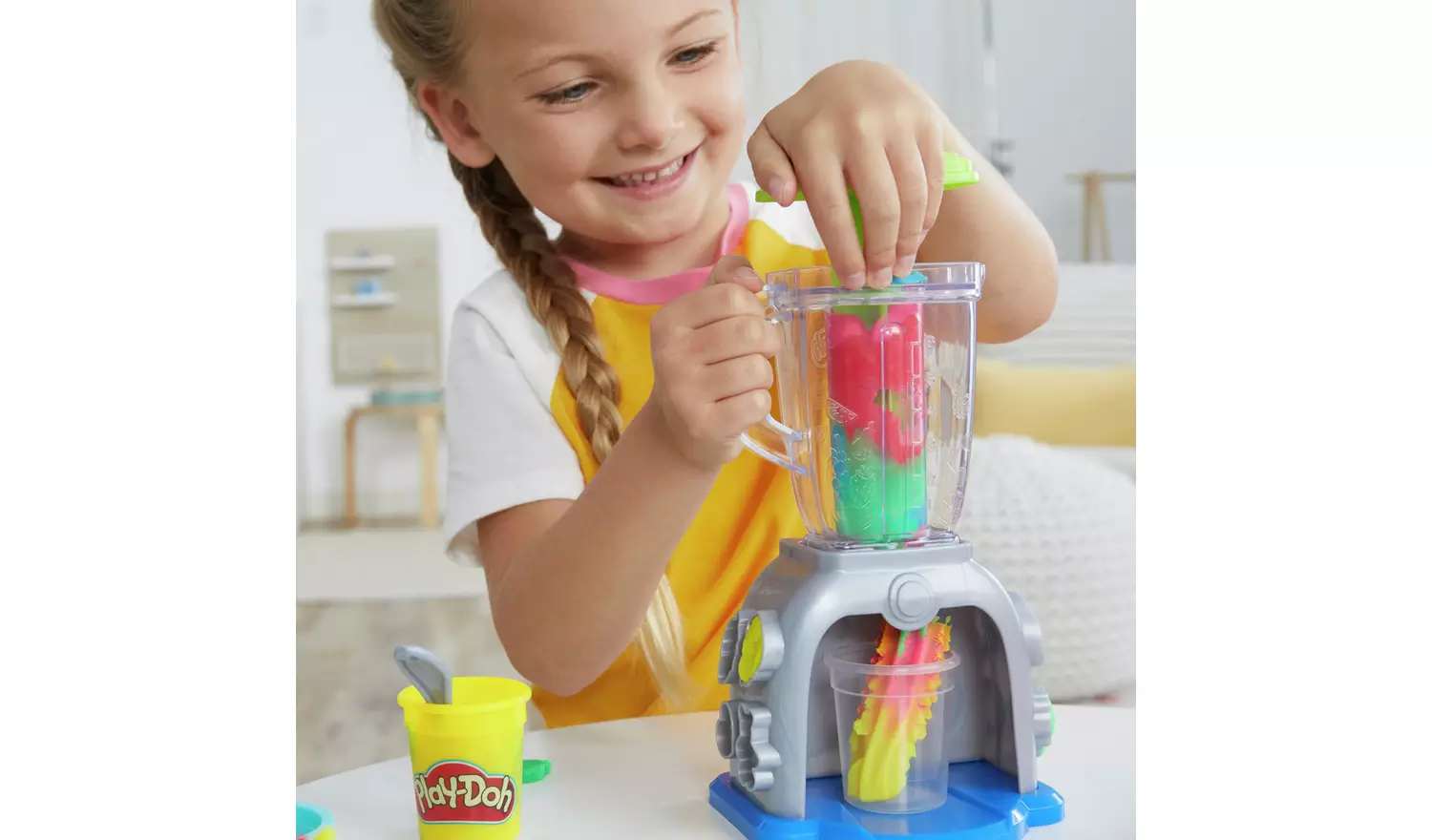 Play-Doh Swirlin' Smoothies Blender with 5 Tubs Playset
