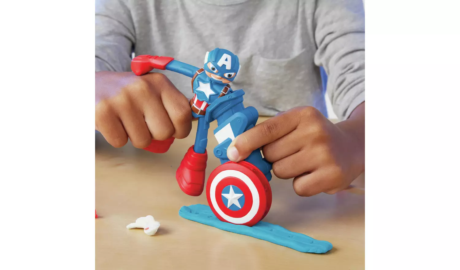 Play-Doh Marvel Hero Adventure Set with 6 Tubs