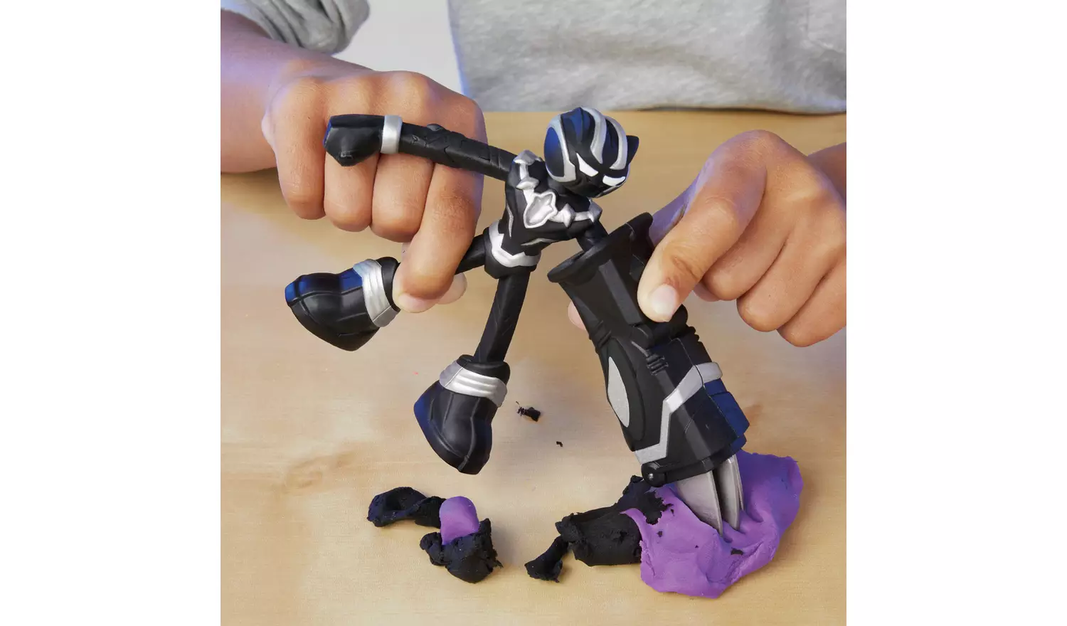 Play-Doh Marvel Hero Adventure Set with 6 Tubs