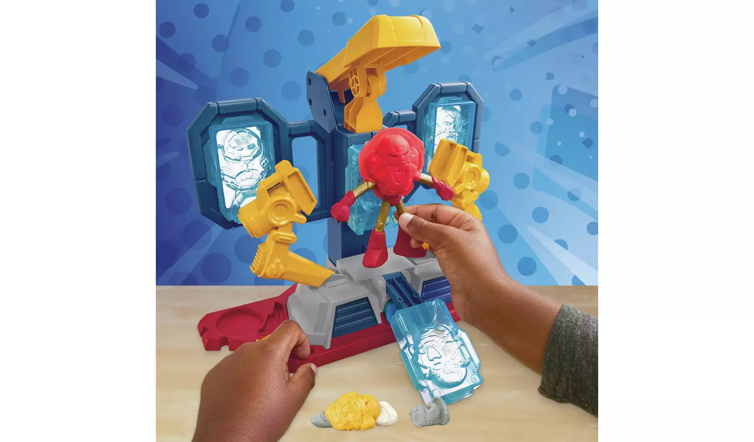 Play-Doh Marvel Iron Man Maker Lab with 6 Tubs