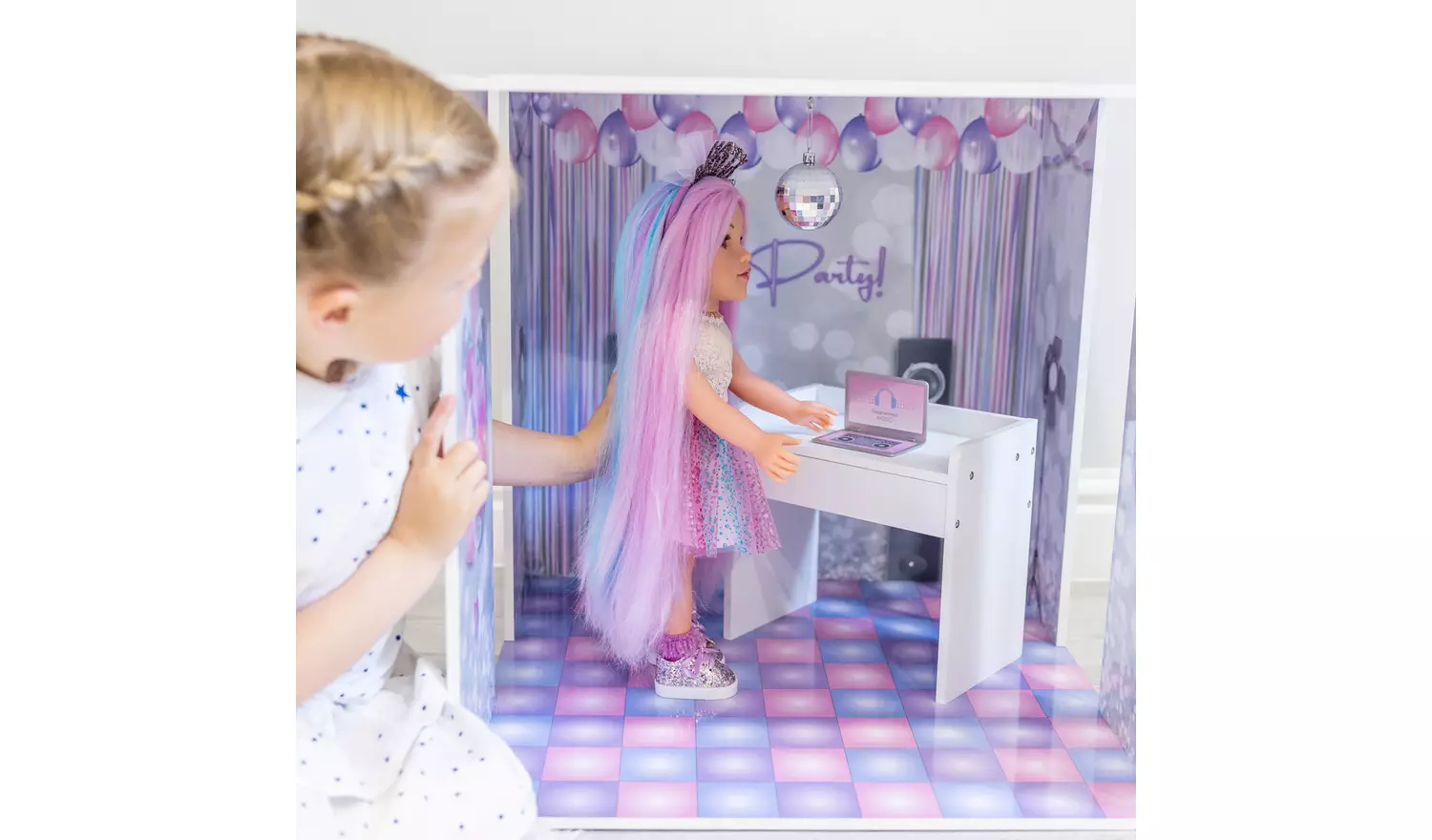 DesignaFriend Wooden Party Room