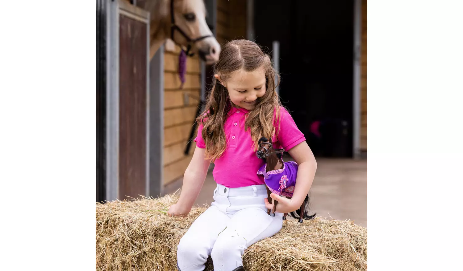 Pony Parade Dark Bay Pony Playset- 10inch/24cm