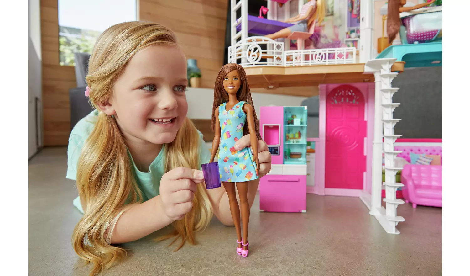 Barbie Estate Dolls House and 3 Dolls