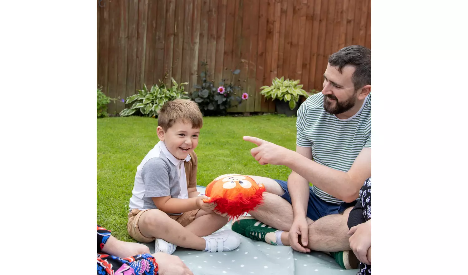 Farty Freddie - Pass The Parcel Farting Game