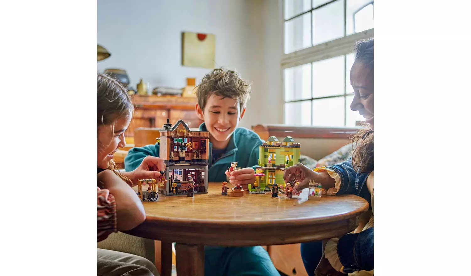 LEGO Harry Potter Quidditch Supplies & Ice Cream Shop 76452