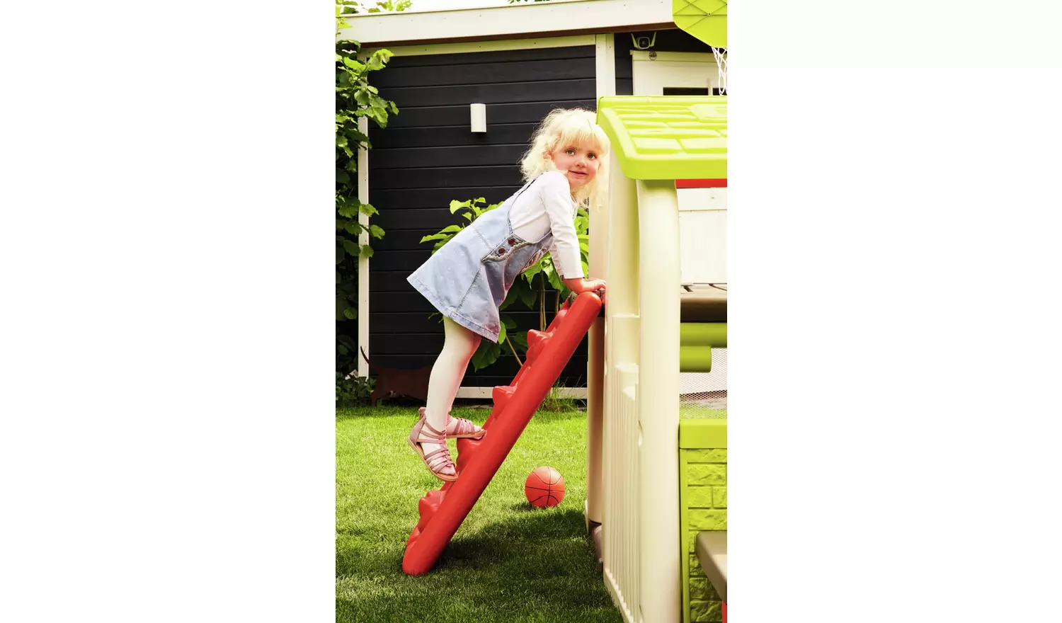 Smoby Fun Centre Playhouse