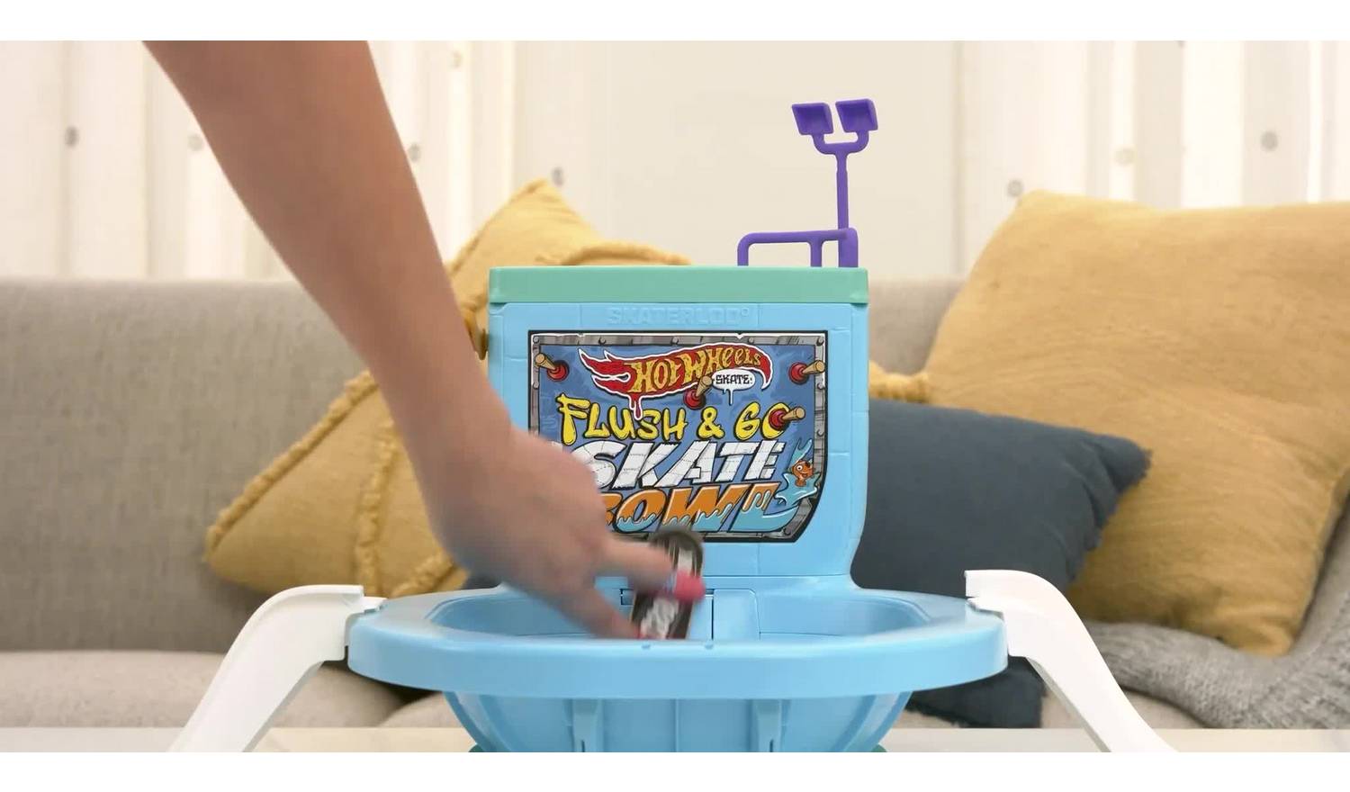 Hot Wheels Skate Flush & Go Skate Bowl Playset
