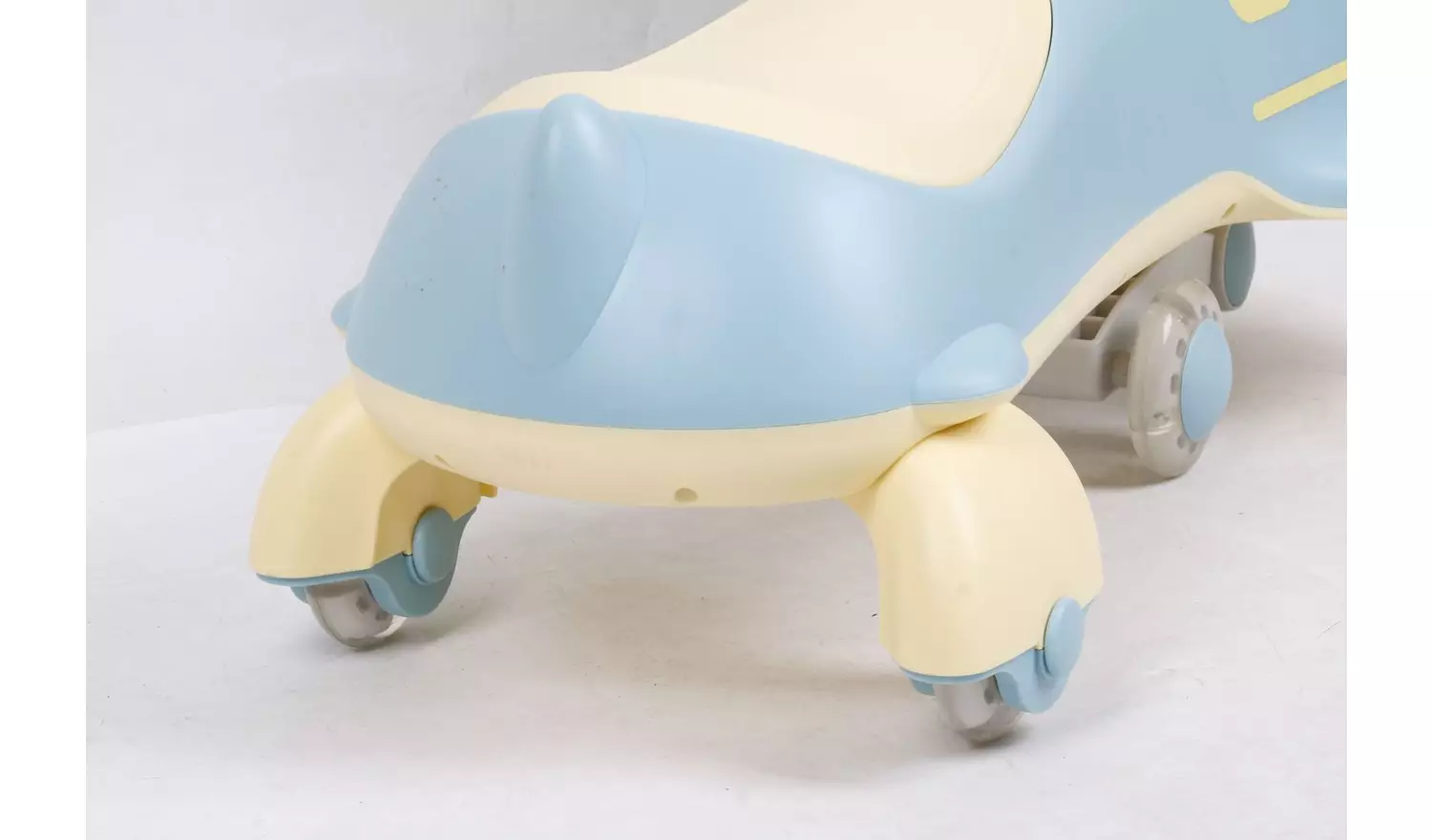 Twist And Glide Foot to Floor Ride On