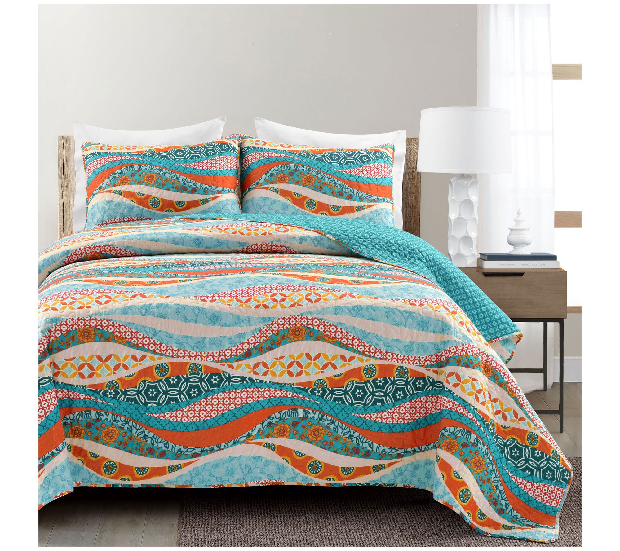 Lush Decor Hailey Watercolor Wave Reversible Cotton Quilt King