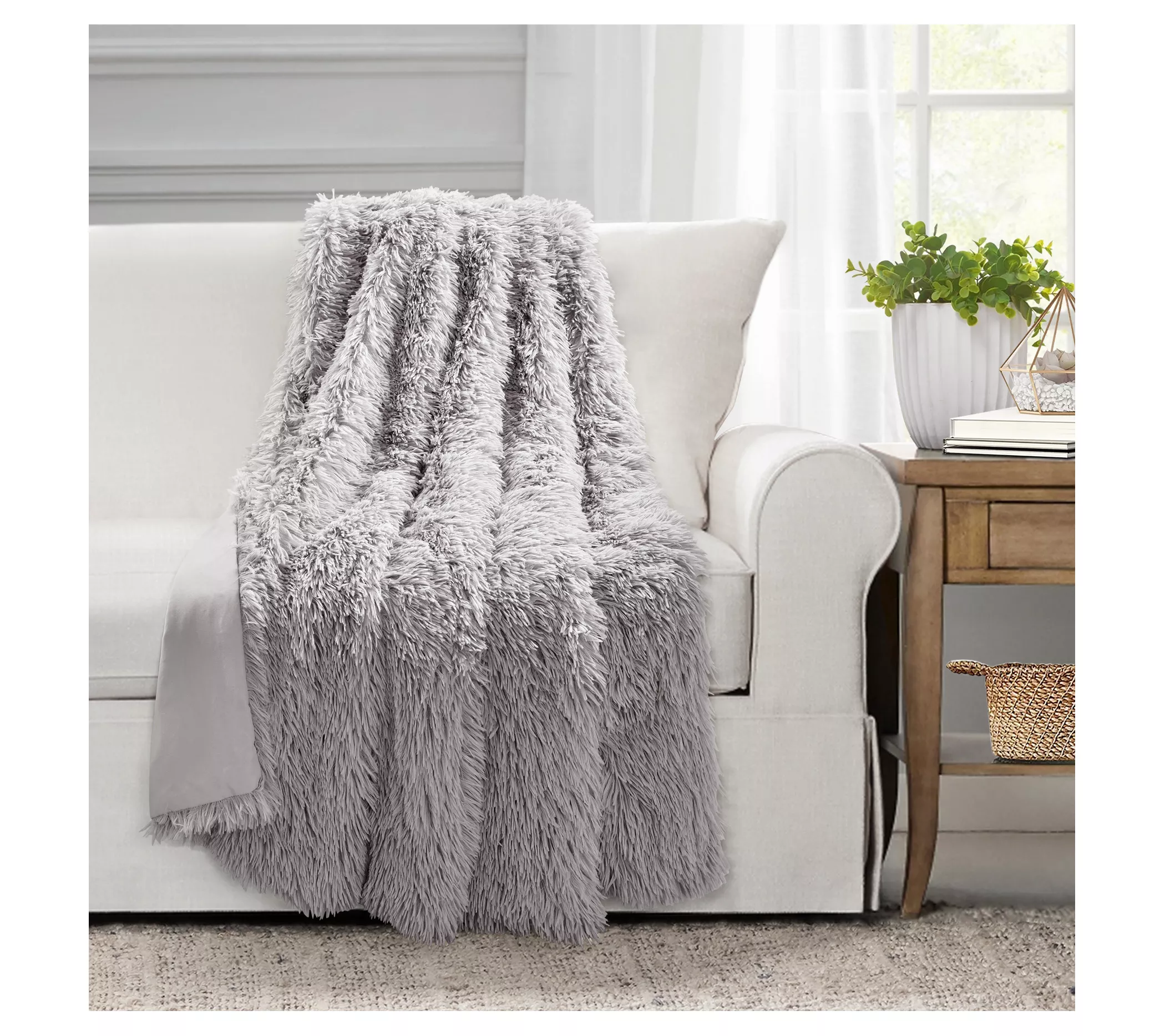 Lush Decor Emma Faux Fur Throw 50" x 60"