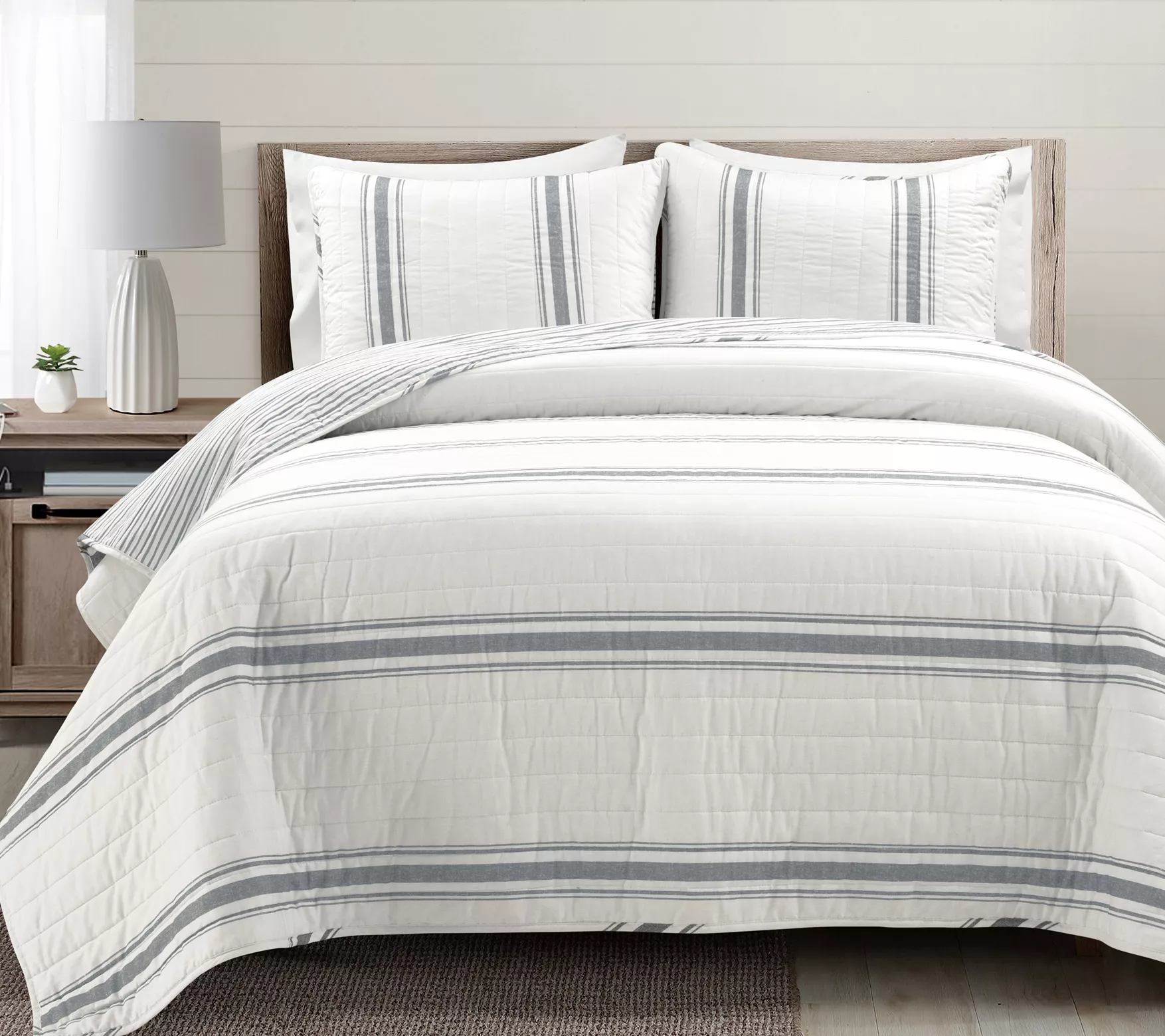 Lush Decor Farmhouse Stripe Rev Quilt Set - King