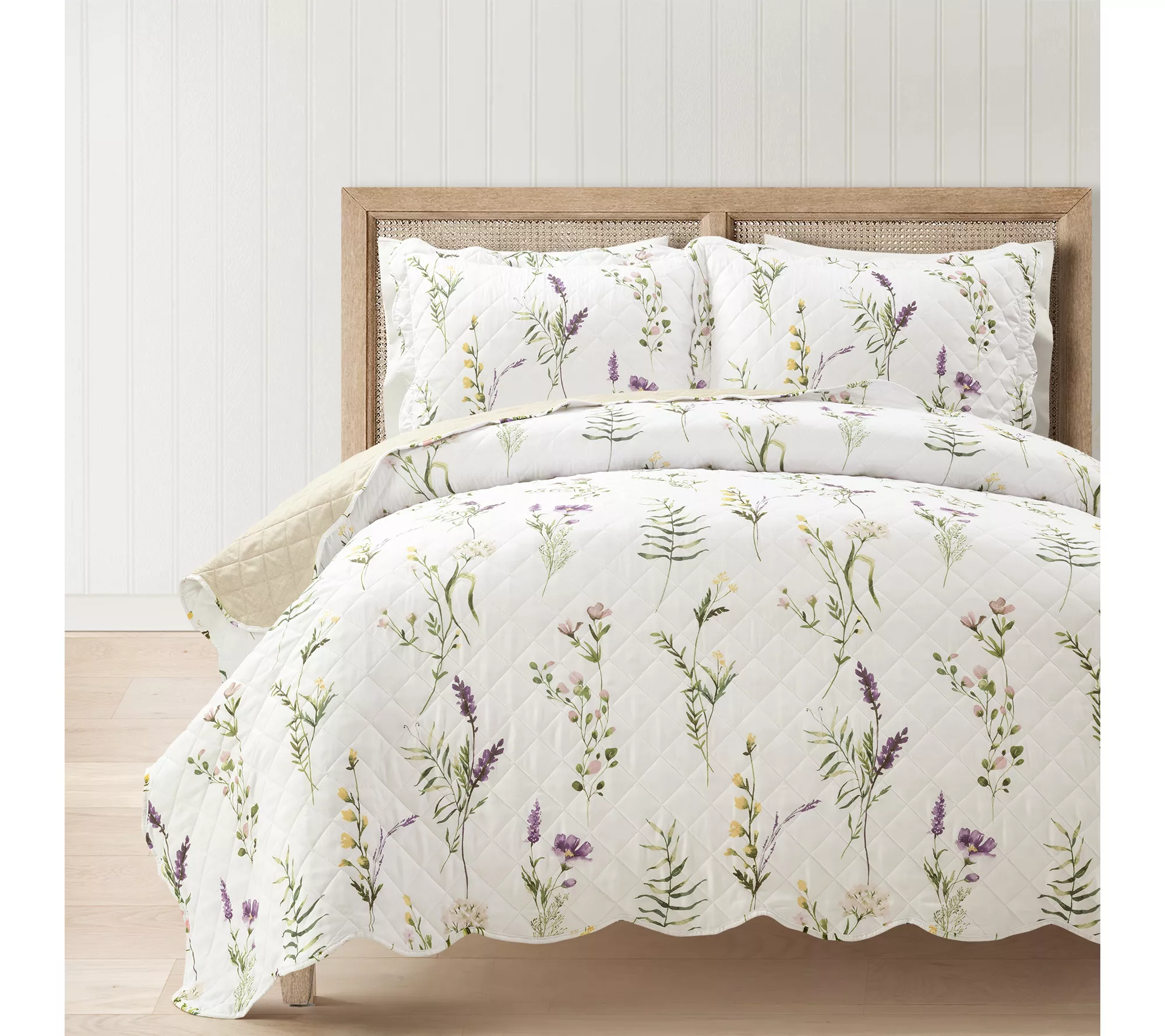 Lush Decor Watercolor Wildflower Scallop EdgedFloral Quilt K